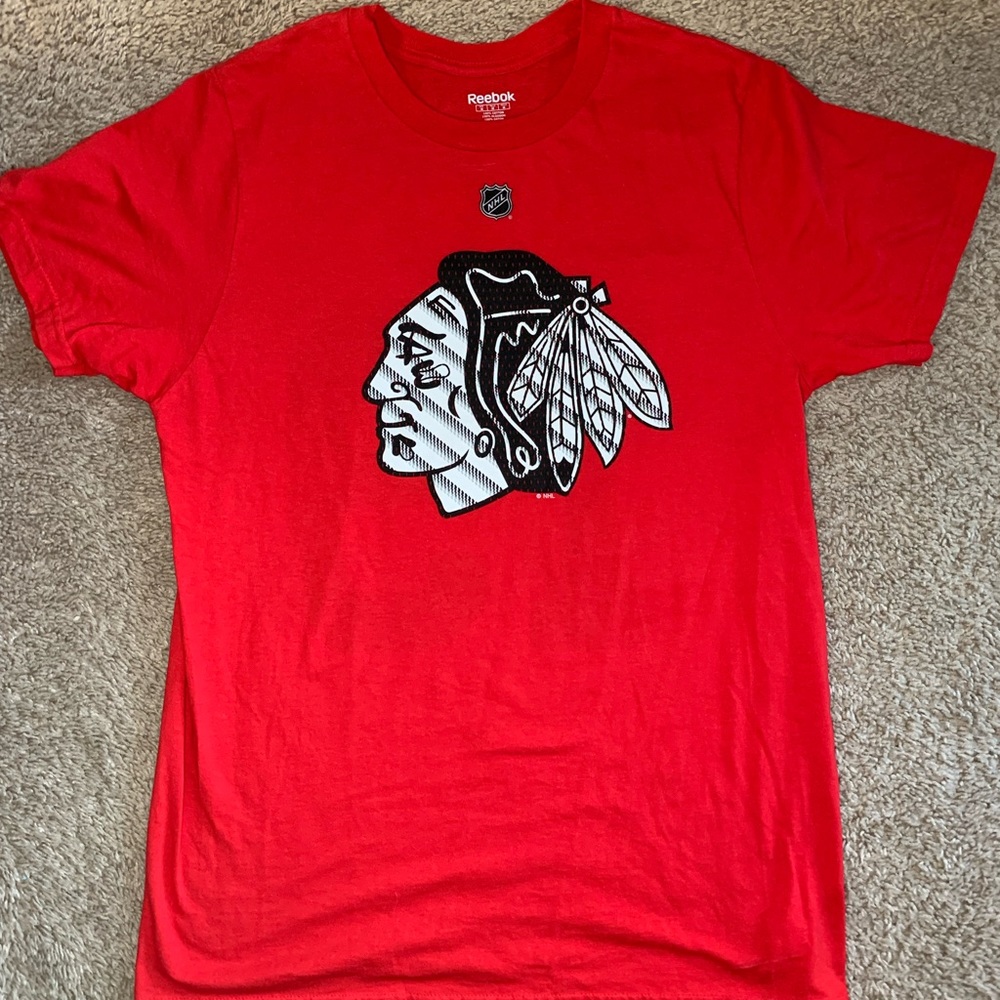 NWOT Chicago blackhawks mens t-shirt! Jonathan Toews #19